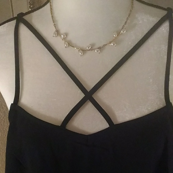 ๐HOST PICK๐Crossover Camisole - Picture 4 of 8
